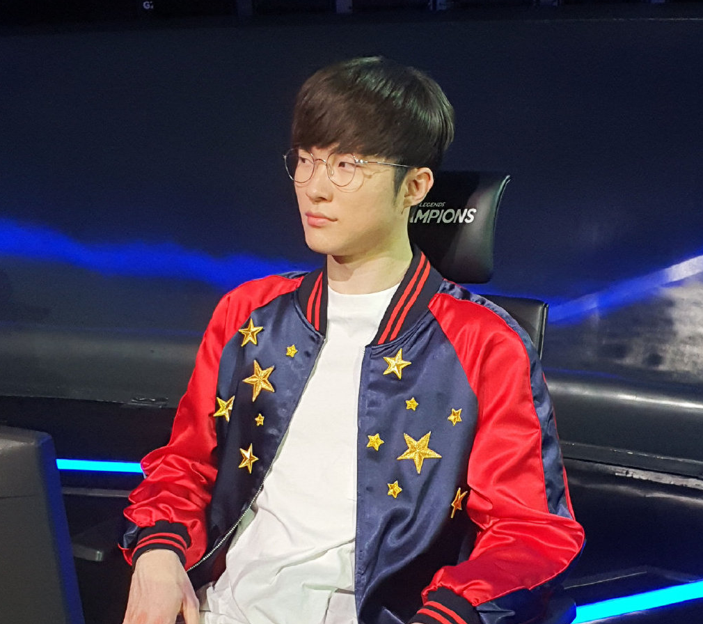 爱游戏体育登录 Faker巅峰对决，JackeyLove与60激战DWG分钟，战术调整胜负难料！