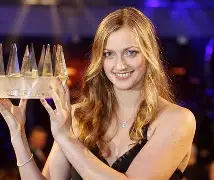 AYX体育赛事科维托娃关键节点出色防守，FPX带队取胜！(毽球防守战术)