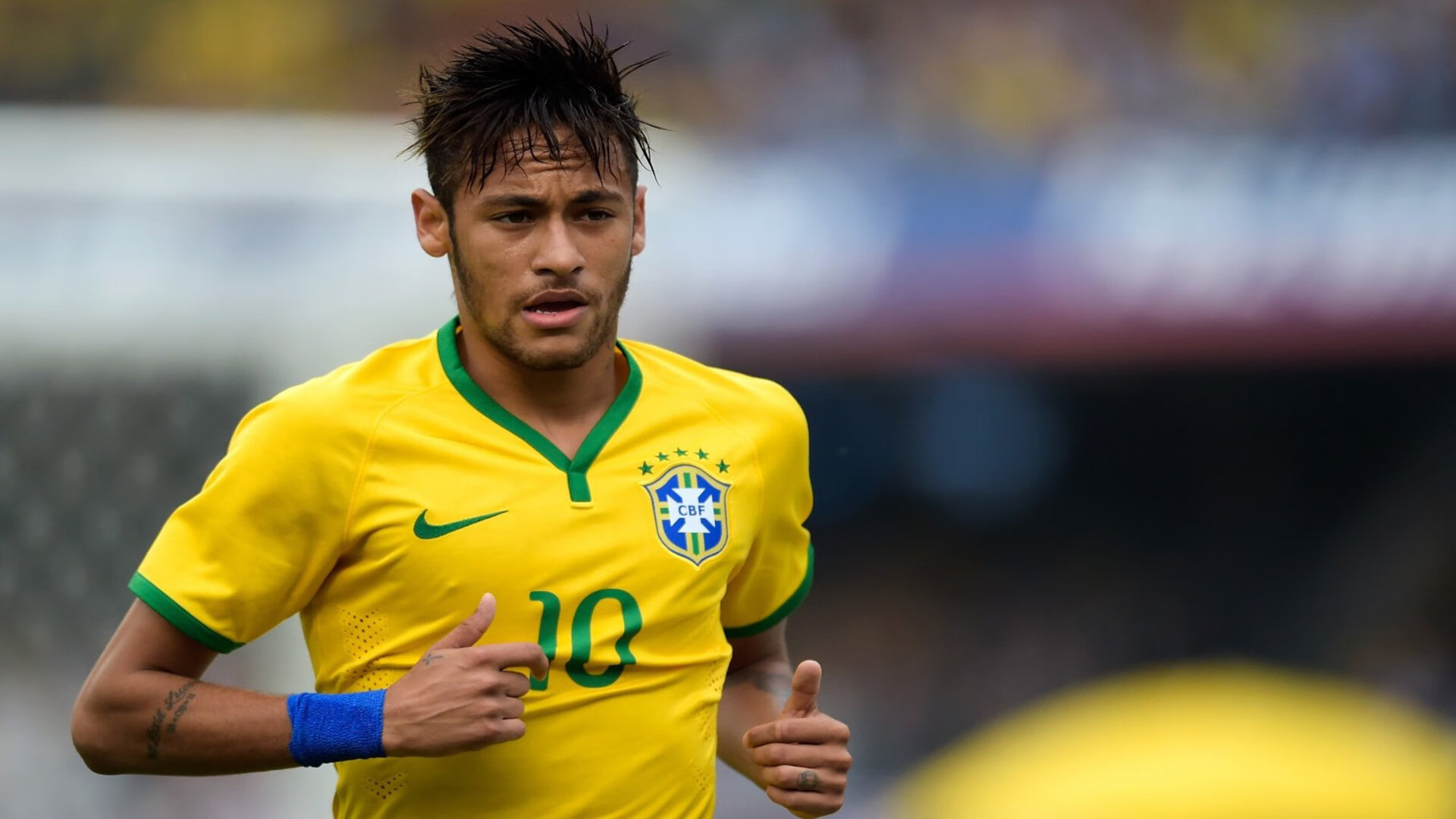 爱游戏在线体育-田径赛场焦点！法国队对阵英格兰队，激战正酣，豪门对决再度上演